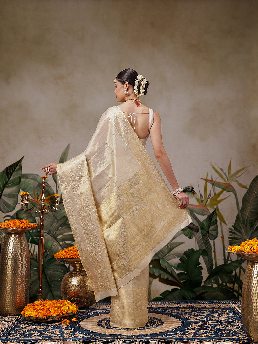 Traditional Ethnic Woven Saree for Onam & Special Occasions with Running Blouse
