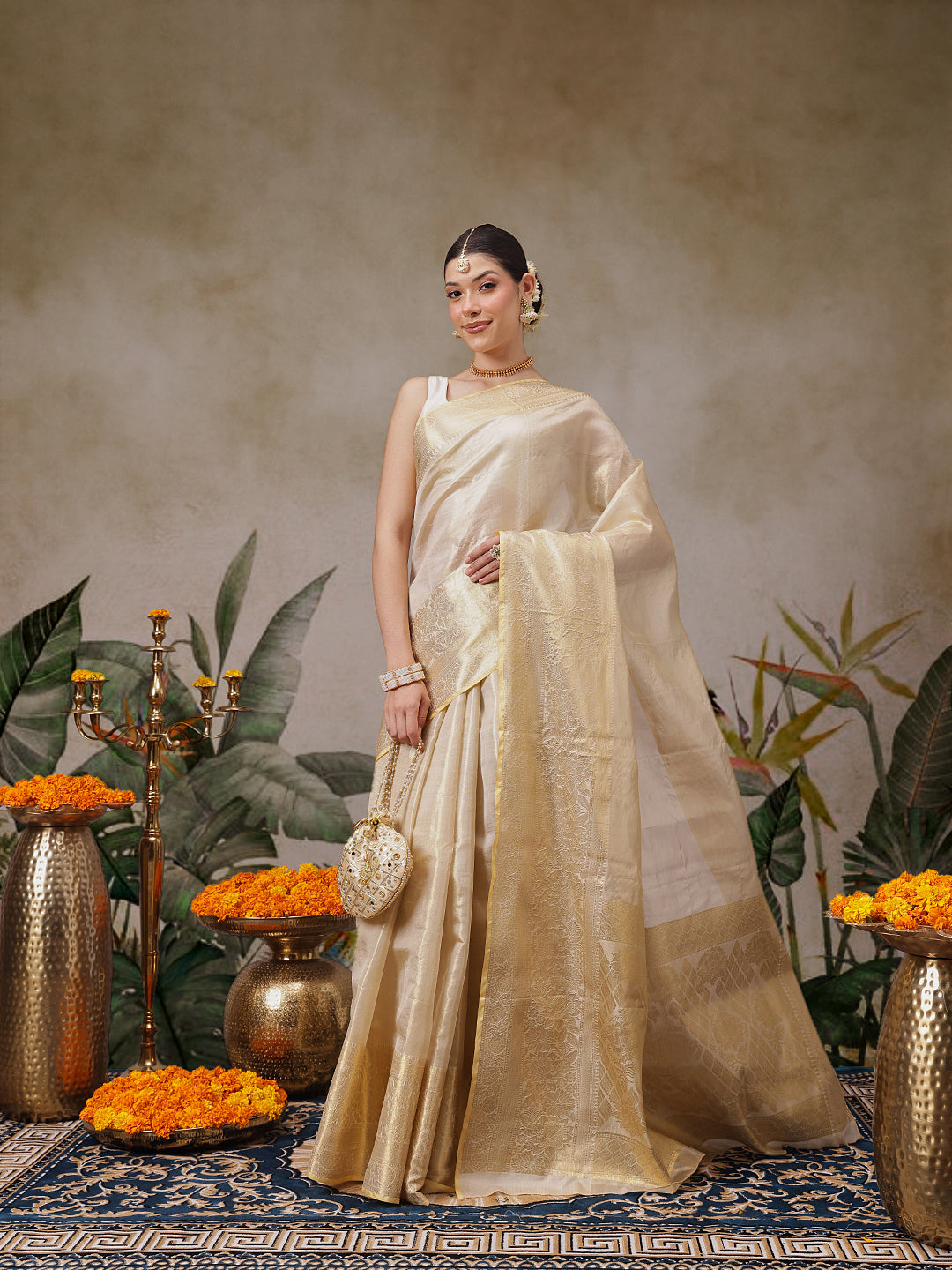 Traditional Ethnic Woven Saree for Onam & Special Occasions with Running Blouse