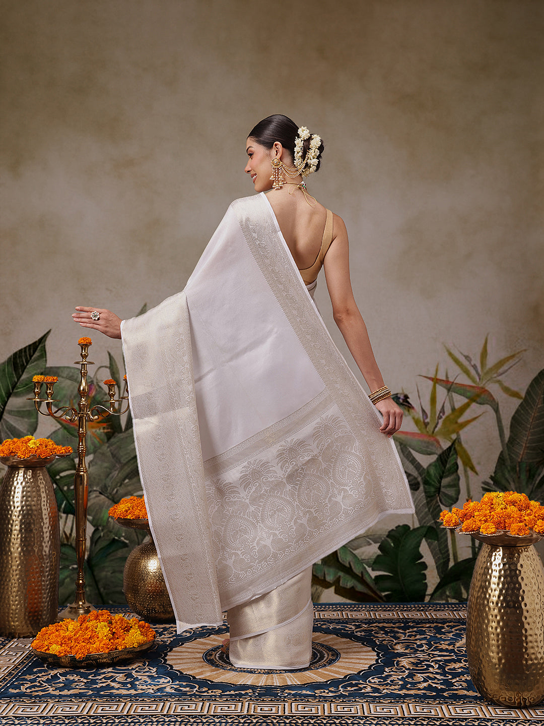 Traditional Ethnic Woven Saree for Onam & Special Occasions with Running Blouse