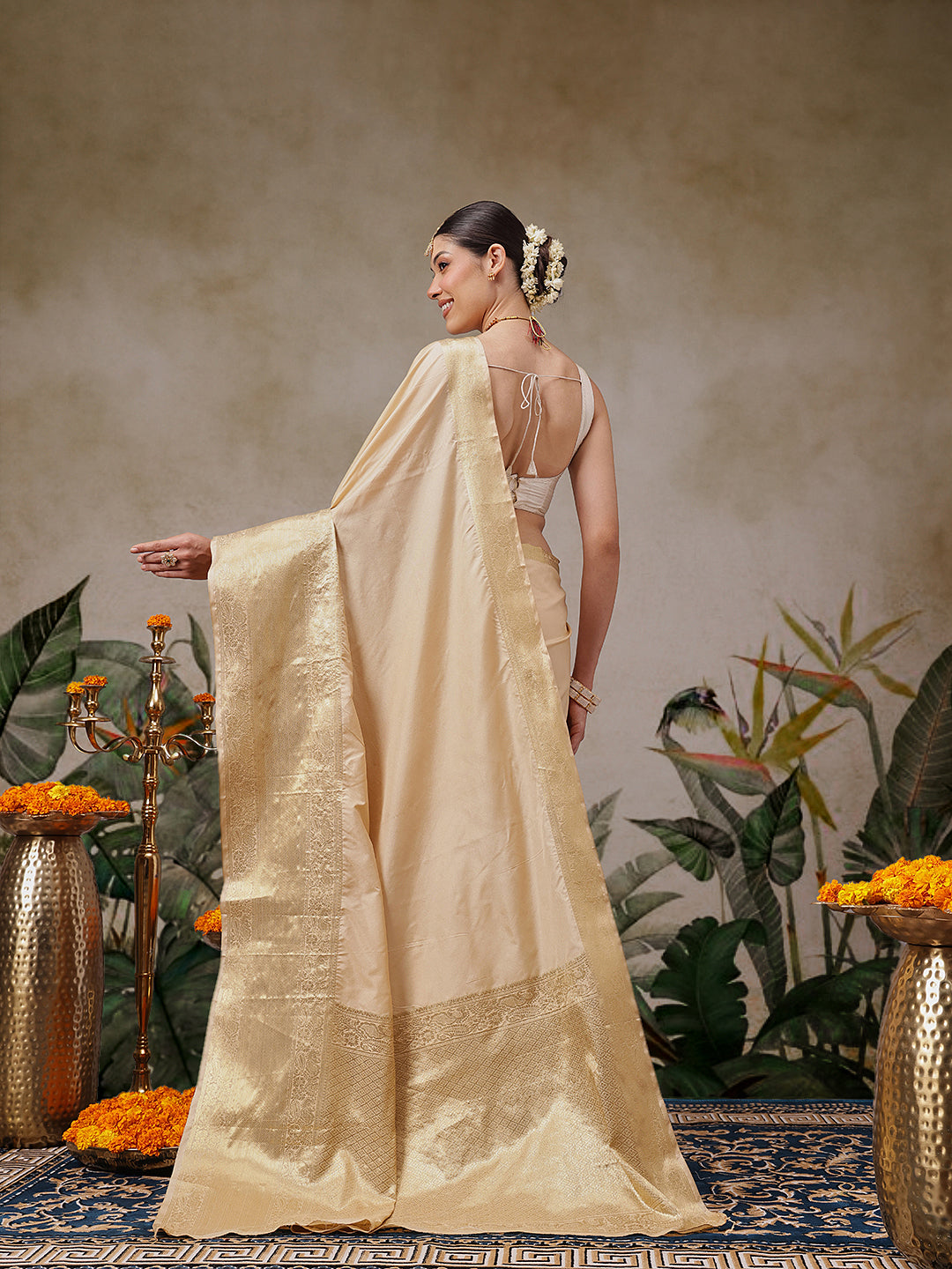 Traditional Ethnic Woven Saree for Onam & Special Occasions with Running Blouse
