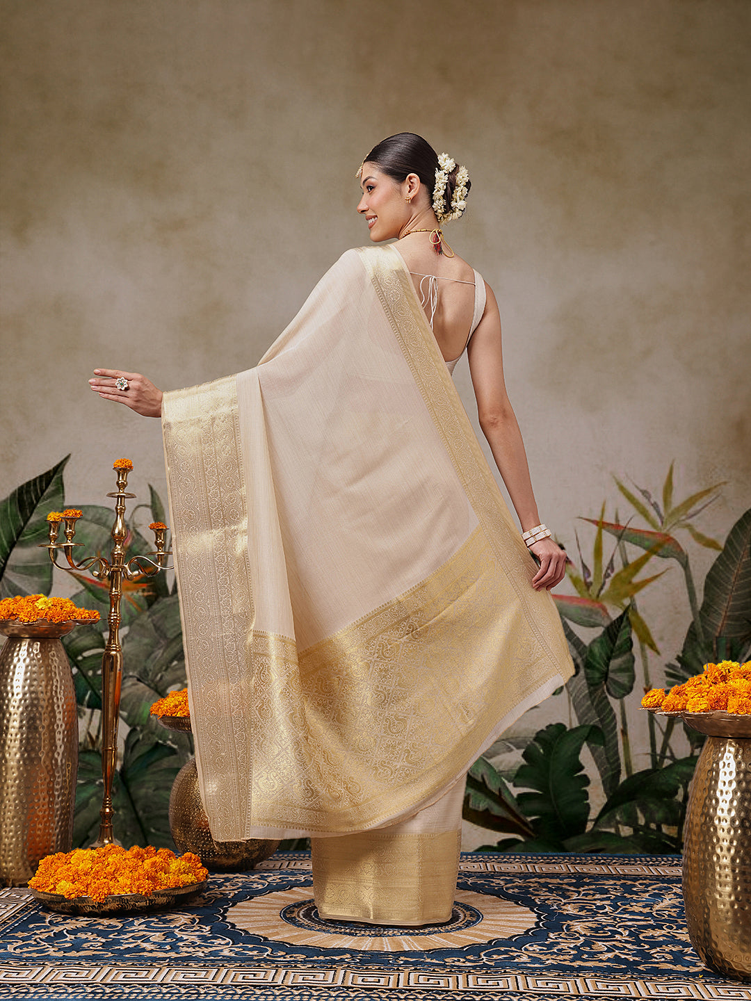 Traditional Ethnic Woven Saree for Onam & Special Occasions with Running Blouse