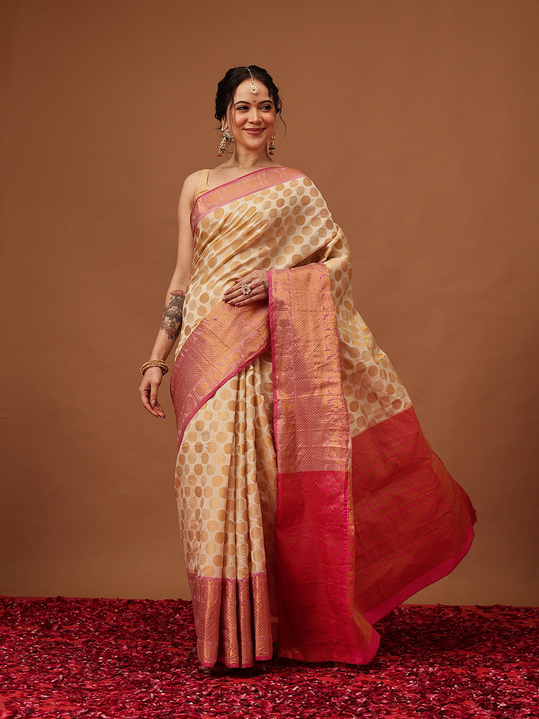Traditional Ethnic Woven Saree for Onam & Special Occasions with Running Blouse
