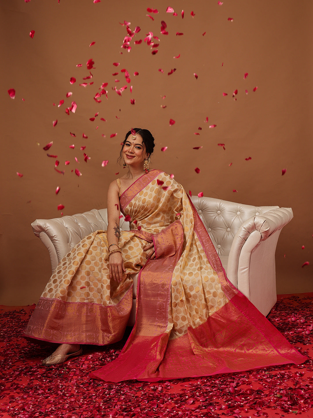Traditional Ethnic Woven Saree for Onam & Special Occasions with Running Blouse