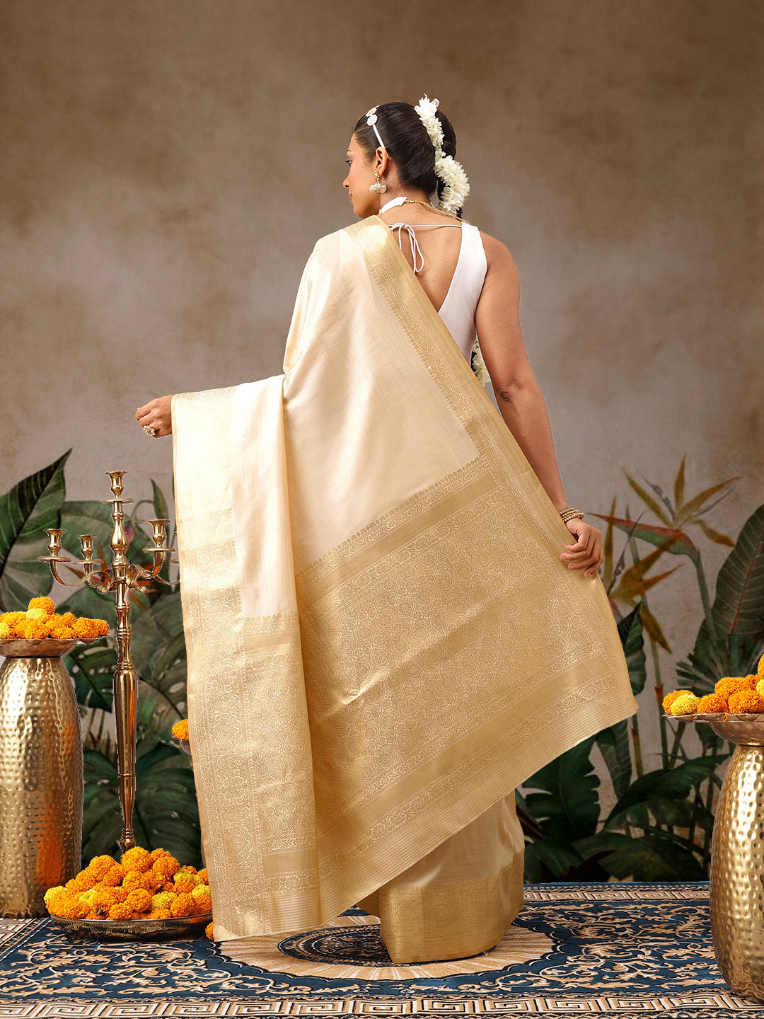 Traditional Ethnic Woven Saree for Onam & Special Occasions with Running Blouse