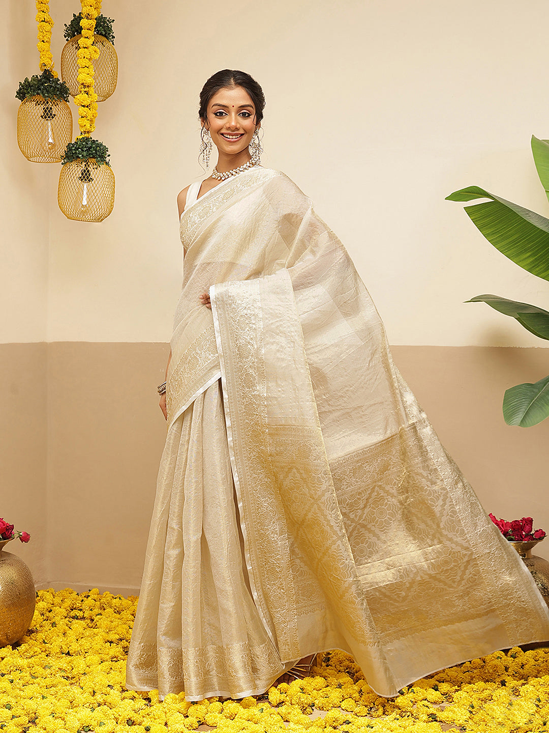 Traditional Ethnic Woven Saree for Onam & Special Occasions with Running Blouse