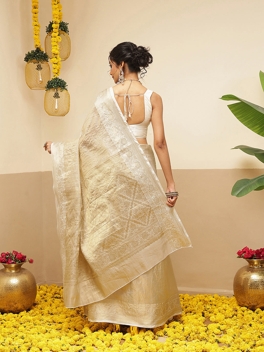 Traditional Ethnic Woven Saree for Onam & Special Occasions with Running Blouse