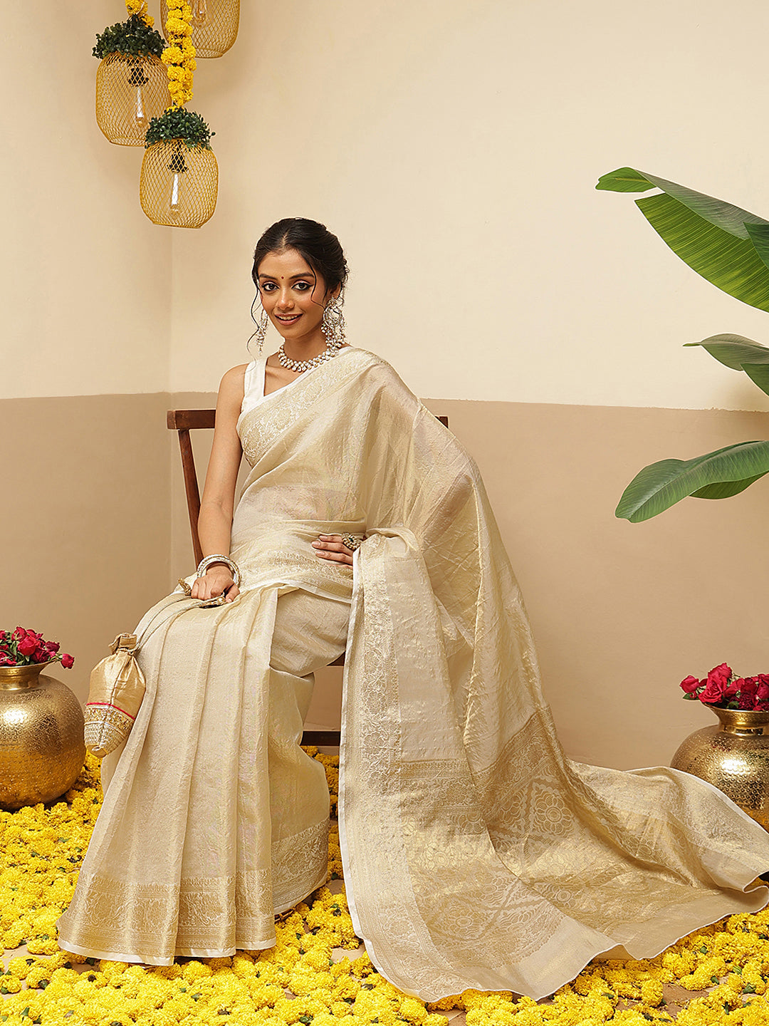 Traditional Ethnic Woven Saree for Onam & Special Occasions with Running Blouse