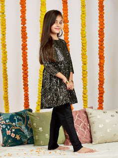 Vastramay - Girls' Black Embellished Kurta Pyjama Set
