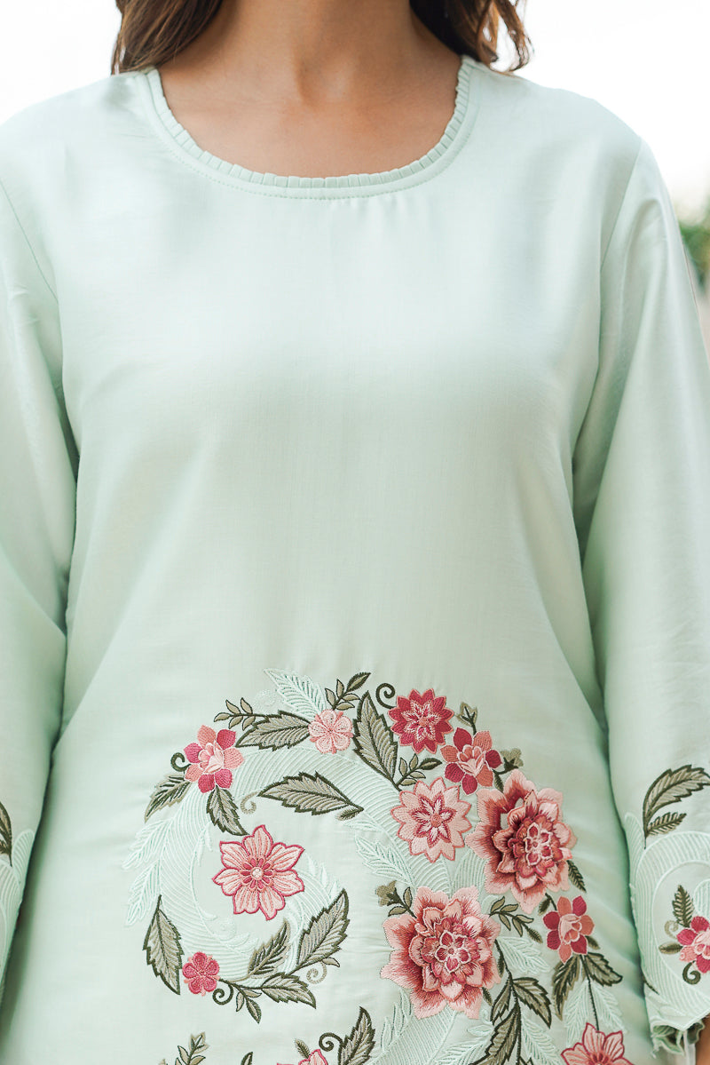 green-silk-blend-solid-embroidered-coord-sets-vcord1171