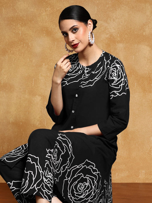 Women-Bold Floral Placement Printed Flared Kurta With Trouser