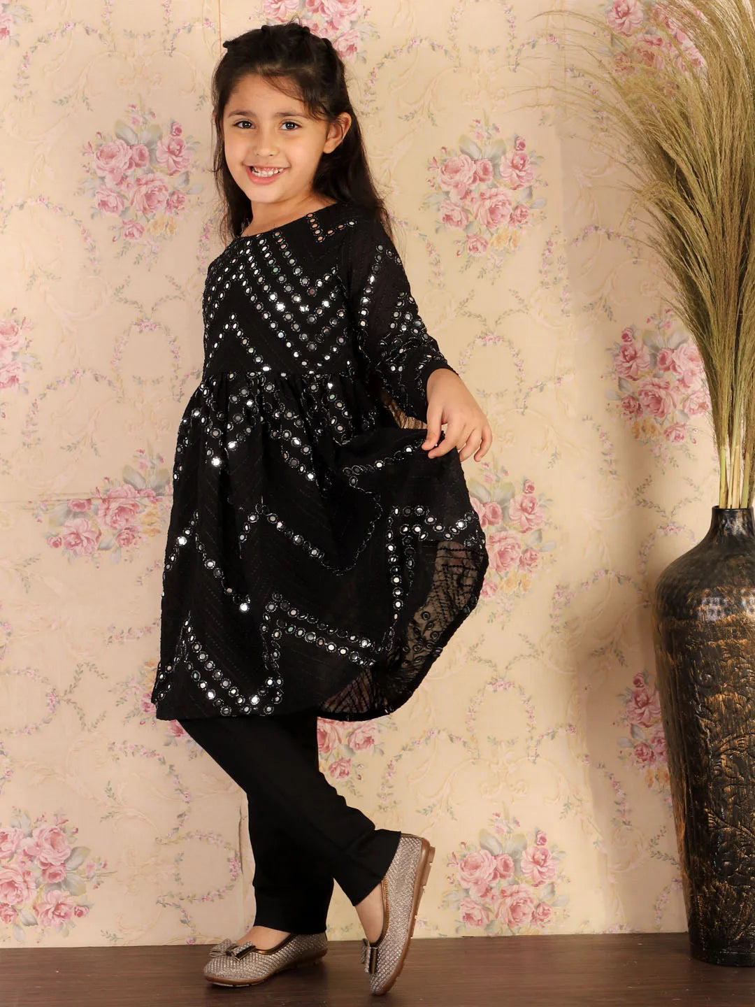 Vastramay - Girls Black Kurta And Churidar