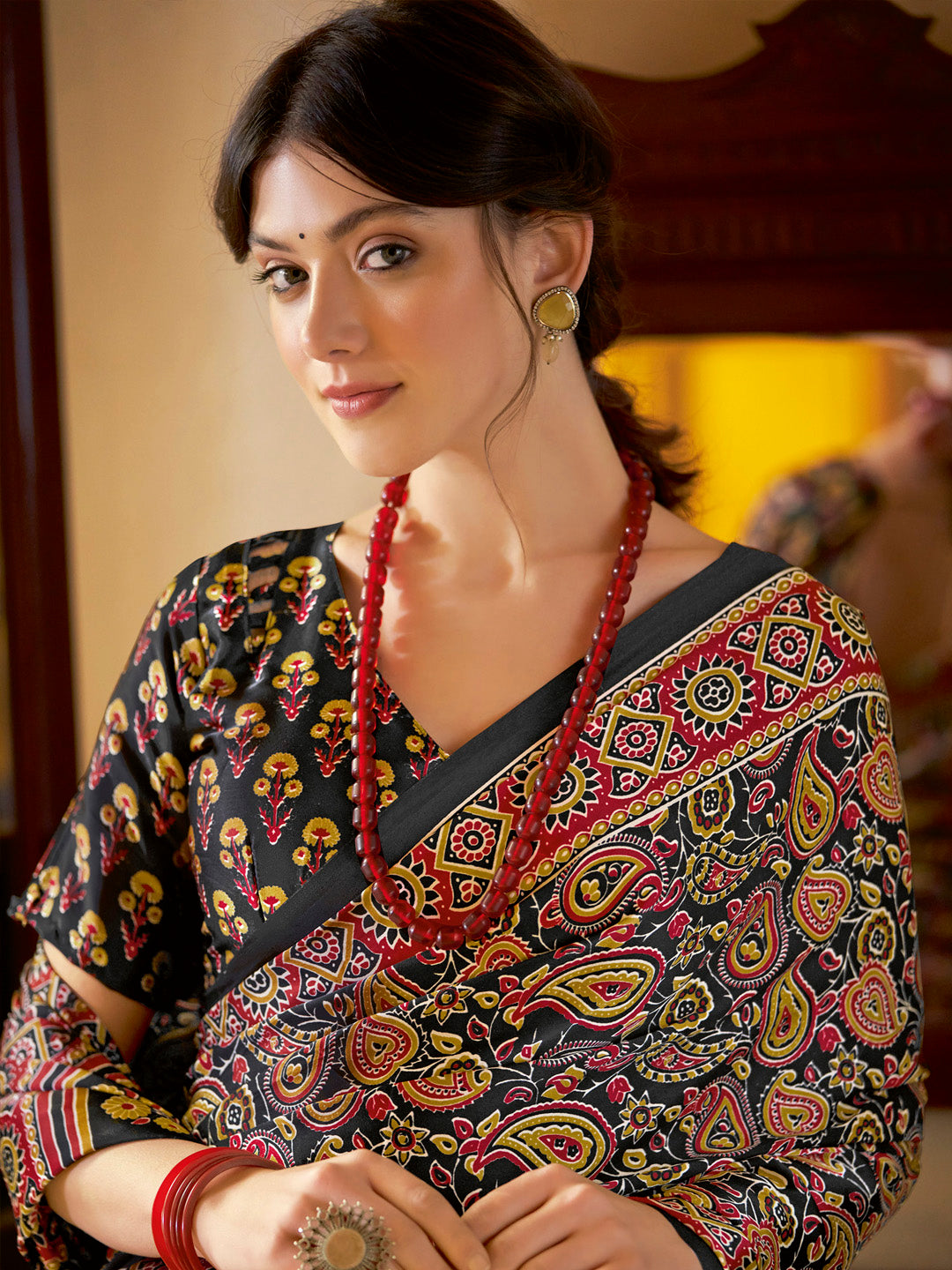 Women's Crepe Printed Designer Saree With Blouse Piece
