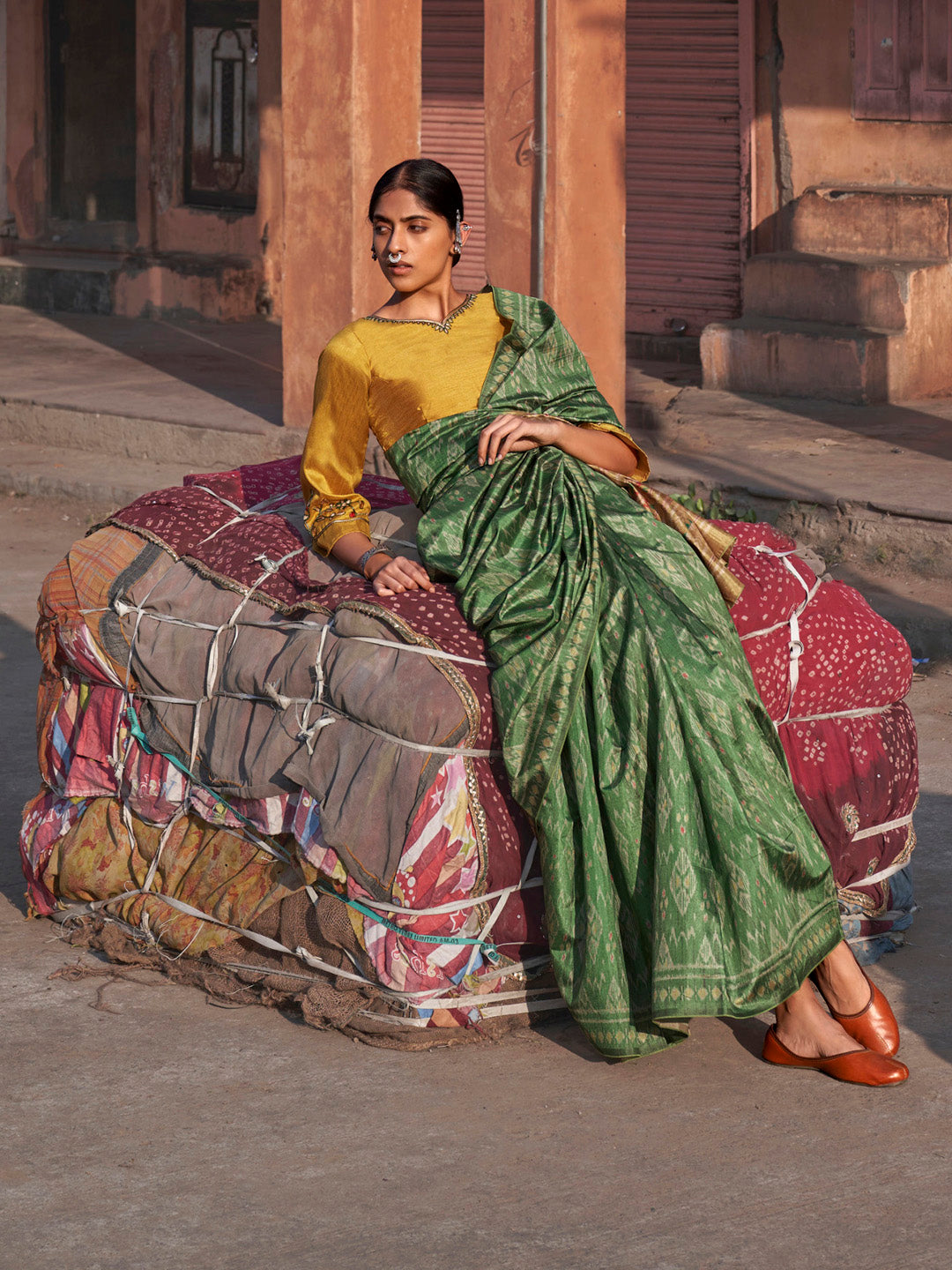 Women's Silk Blend Green Printed Designer Saree With Blouse Piece