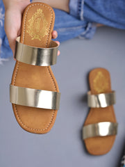 حذاء مسطح أنيق باللون الذهبي من Shoetopia للنساء