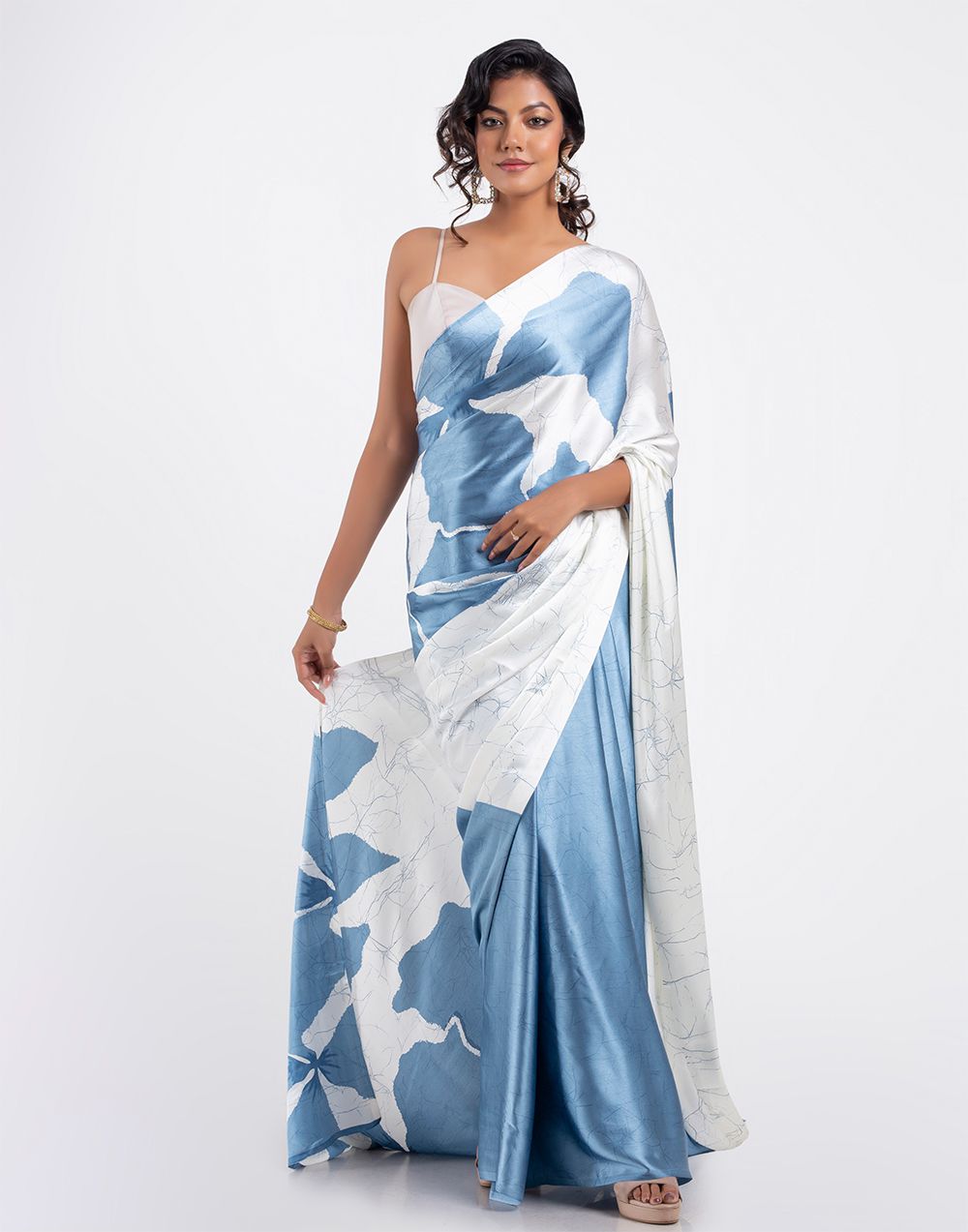 Soft Modal crepe saree with shaded style prints.