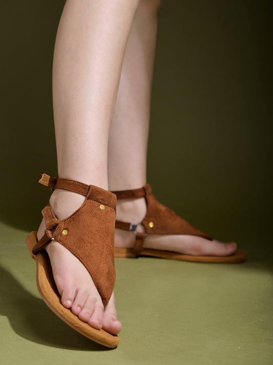 صندل مسطح أنيق بحزام للكاحل من Shoetopia باللون البني للنساء والفتيات