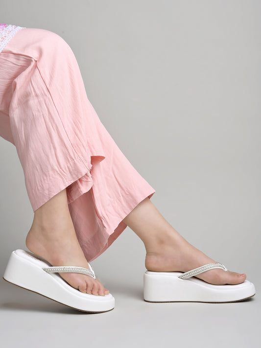 حذاء Shoetopia ذو الكعب العالي المزخرف باللون الأبيض للنساء والفتيات
