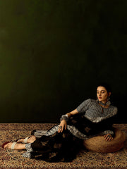 ساري نسائي أسود مطبوع من حرير بهجالبوري مع قطعة بلوزة