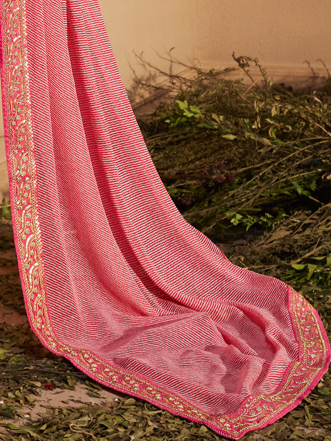 Women's Georgette Pink ZariEmbroidered DesignerSaree With Blouse Piece