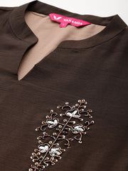 Women Mandarin Collar Placement Embroidered Kurta Paired With  Tonal Bottom