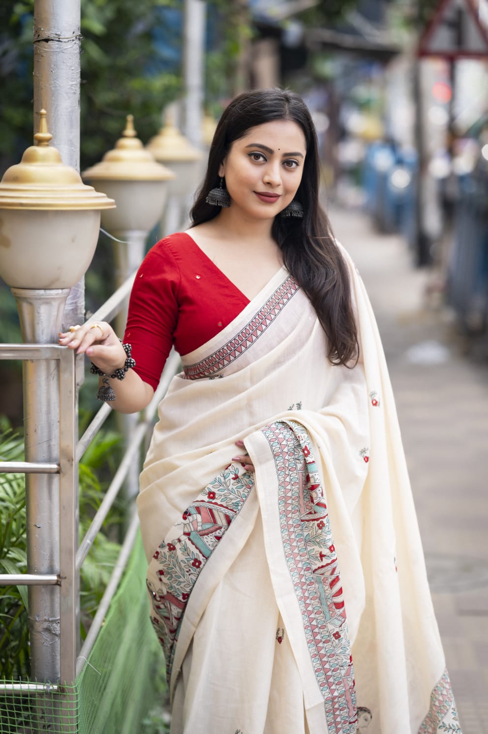 Soft linen saree with shaded style prints.