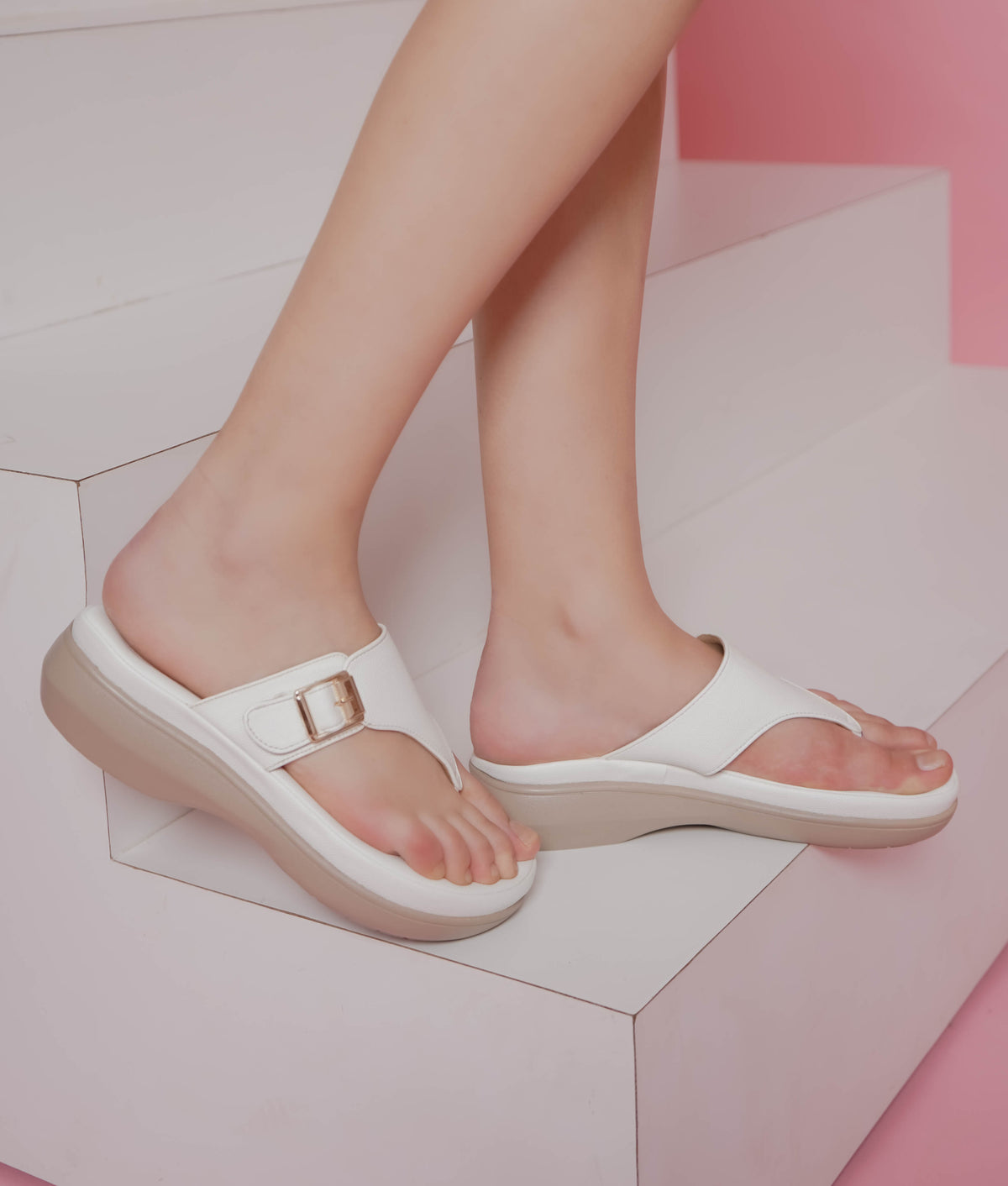 حذاء أبيض كاجوال مفتوح من الخلف بكعب عالٍ ومنصة مقاس 1 بوصة