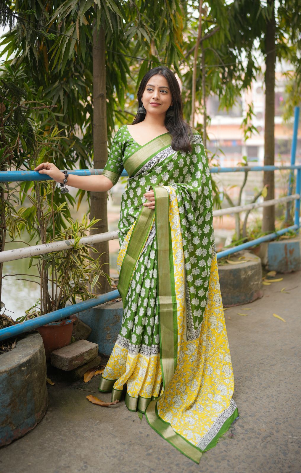 Soft Dola Silk saree with shaded style prints.
