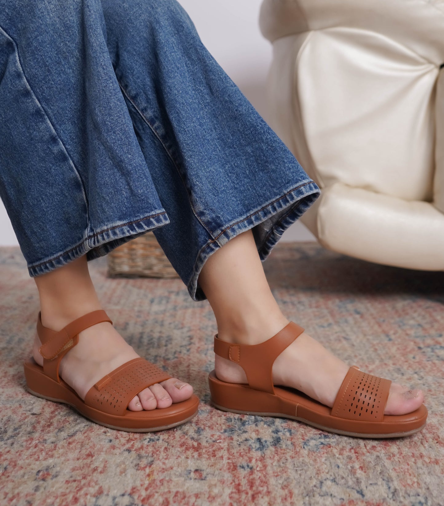 Casual Fashion Sandals 1 Inch Flatform Ankle Loop Round Toe Heels