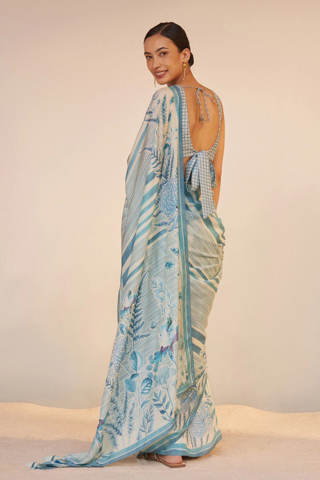 Soft-linen-saree-with-shaded-style-prints-sukoon