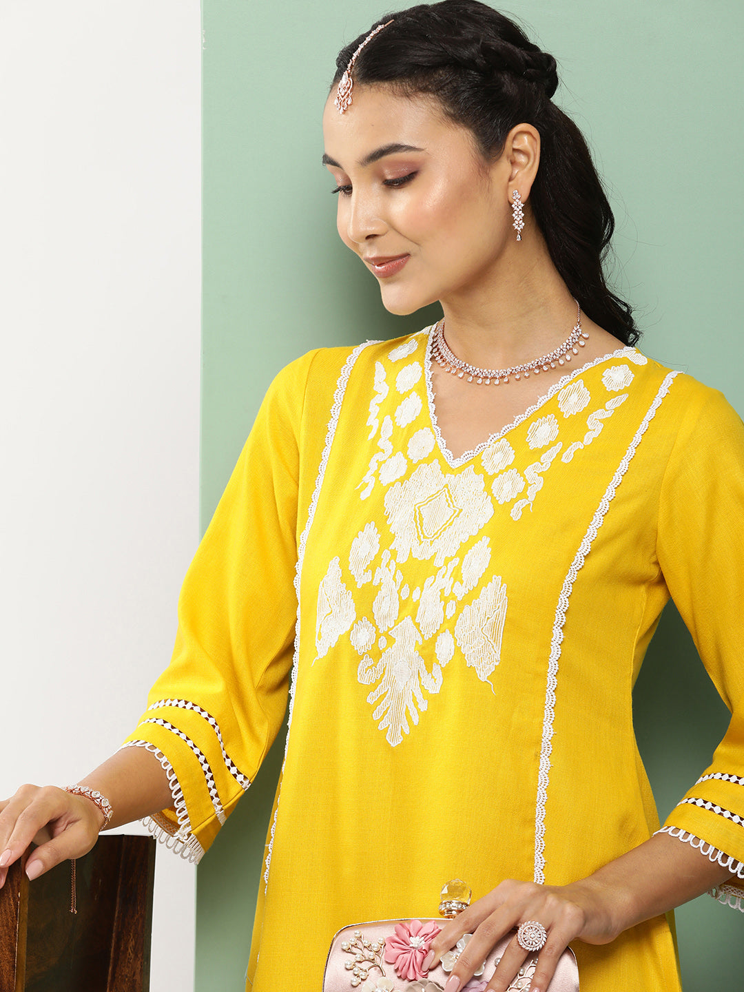 Women Ethnic Motifs Embroidered Regular Thread Work Kurta with Palazzos