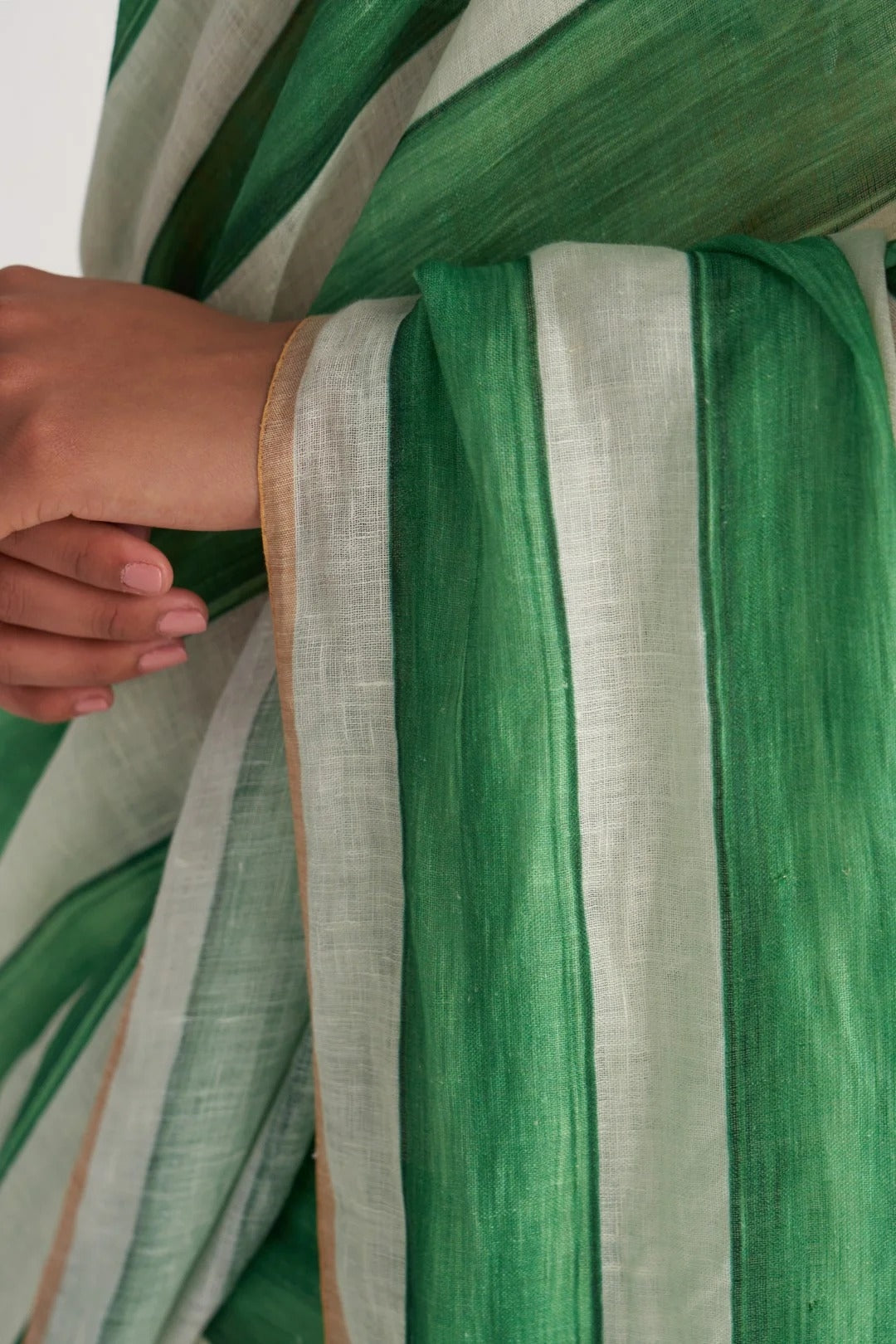 Soft-Linen-saree-with-stylish-prints-greenstroke