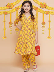 Placement Print Three-Fourth Sleeves Knee length Cotton Kurta With Trouser - Yellow