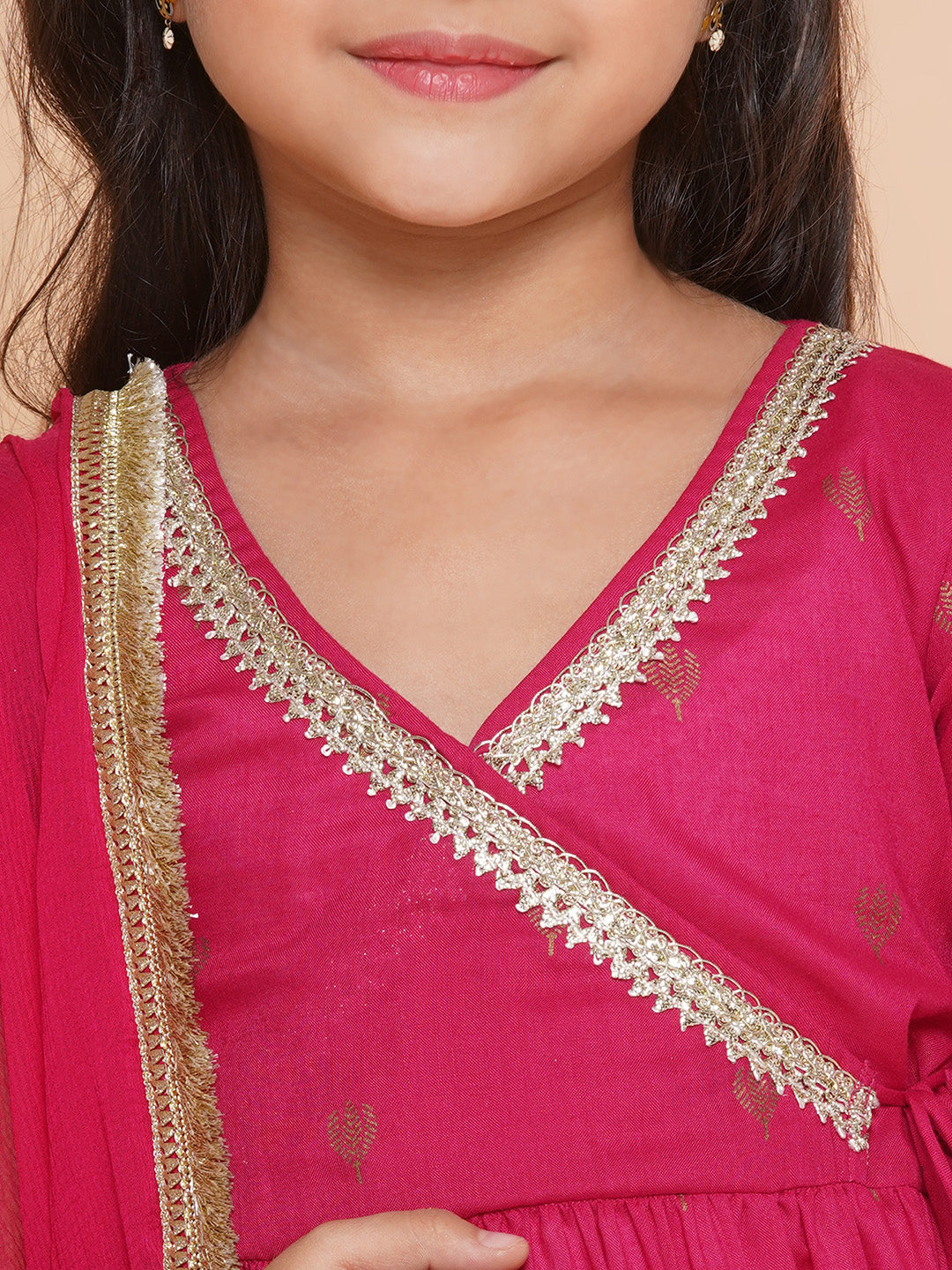 Bitiya by Bhama - زخارف عرقية وردية للفتيات مطبوعة Angrakha Gotta Patti Kurta مع Sharara وDupatta