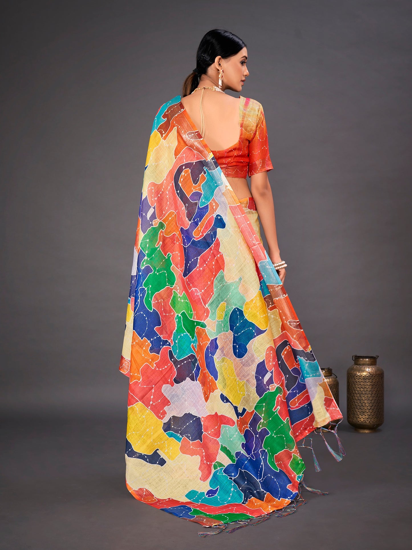 Women's Linen Multicolored Printed DesignerSaree With Blouse Piece