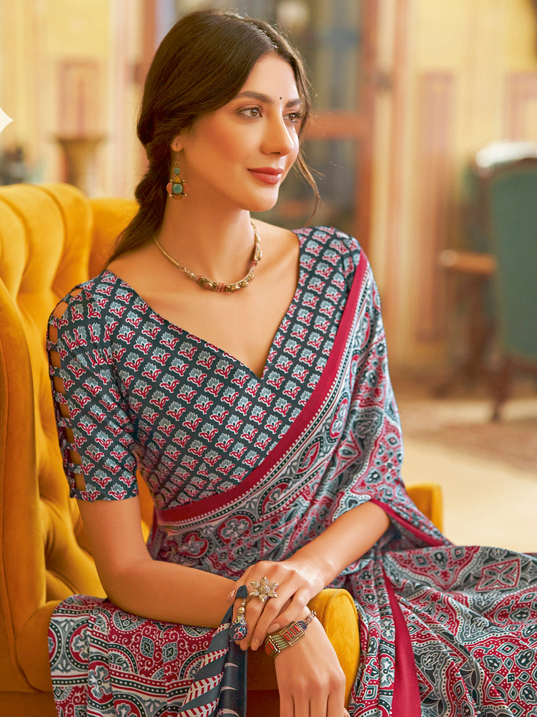 Women's Crepe Printed Designer Saree With Blouse Piece