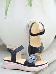 حذاء Shoetopia بكعب سميك أسود مفتوح من الخلف للنساء والفتيات