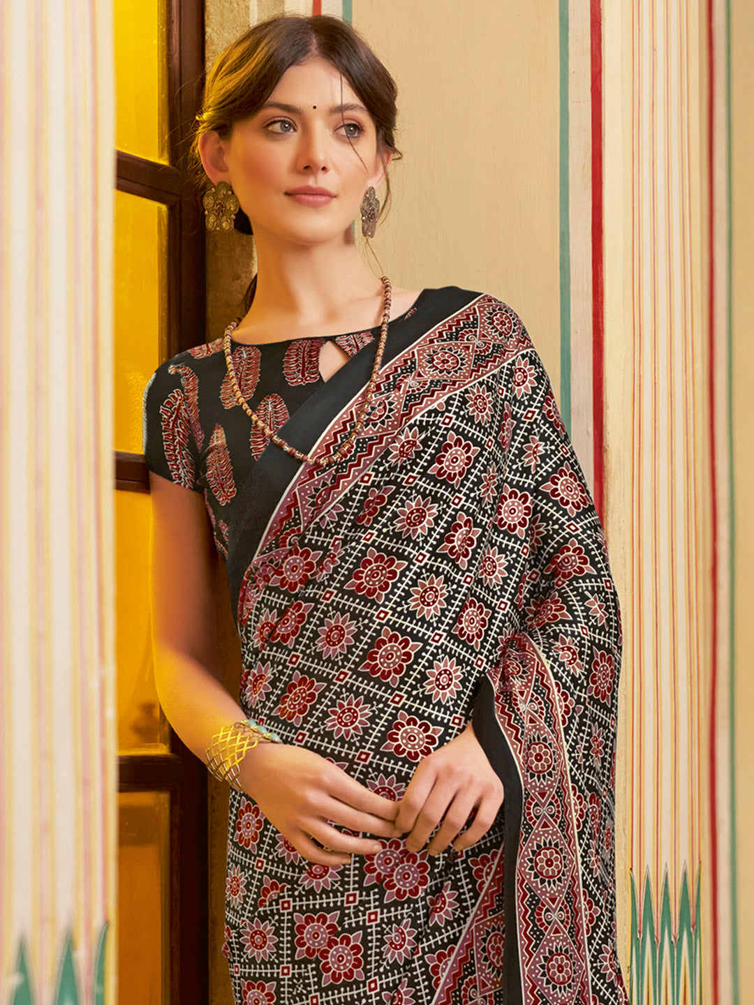 Women's Crepe Printed Designer Saree With Blouse Piece