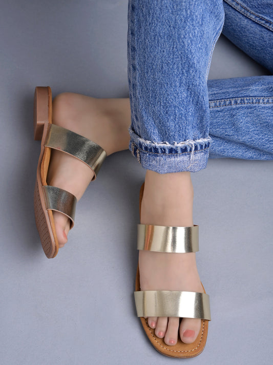 حذاء مسطح أنيق باللون الذهبي من Shoetopia للنساء