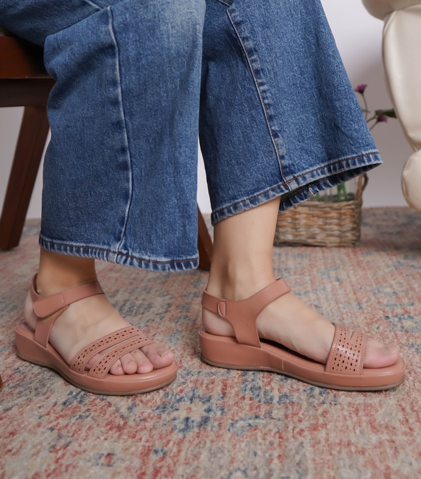 Casual Fashion Sandals 1 Inch Flatform Ankle Loop Round Toe Heels