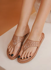 أحذية مسطحة مفتوحة من الأمام سهلة الارتداء، مناسبة للإطلالات الكاجوال