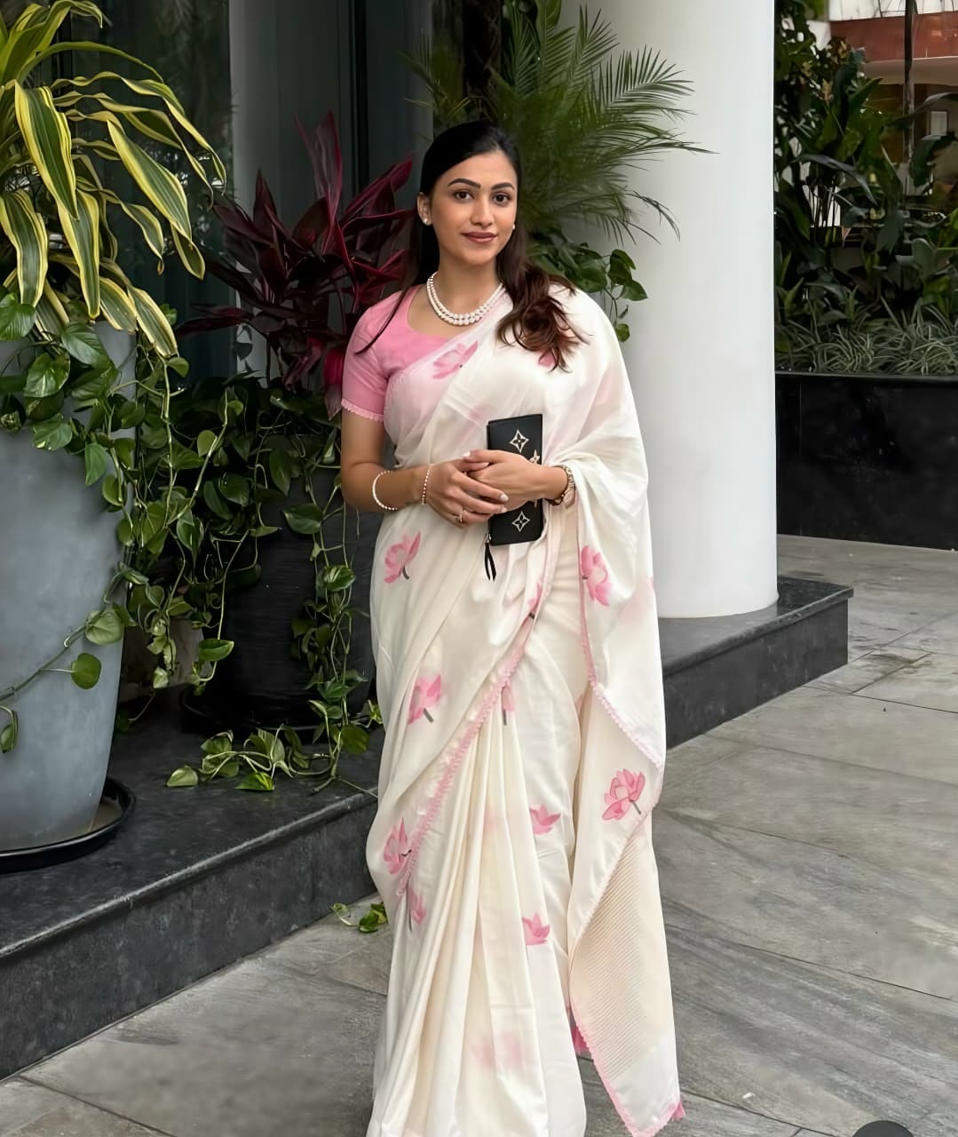 Soft-linen-saree-with-shaded-style-prints-pinkcrochet