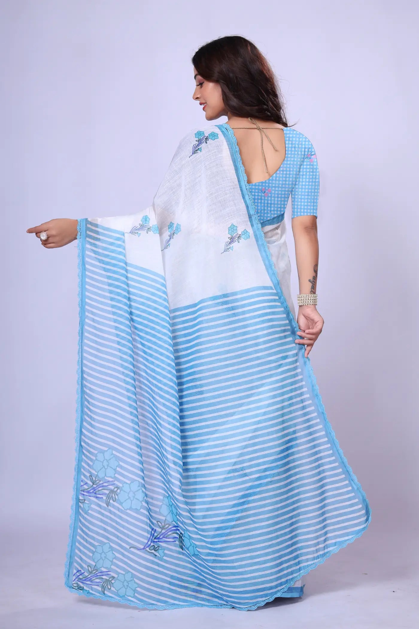 Soft-linen-saree-with-shaded-style-prints-bluecrochet