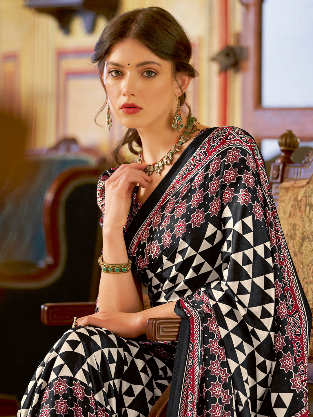 Women's Crepe Printed Designer Saree With Blouse Piece