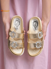 حذاء مسطح ذهبي مزين من Shoetopia للنساء