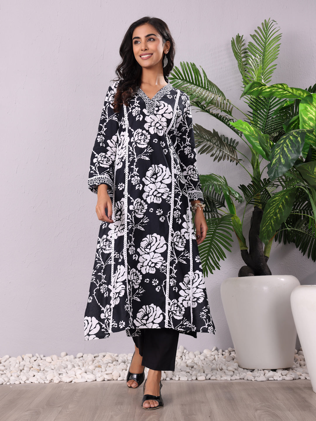Women V Neck Bold Floral Printed with Trouser
