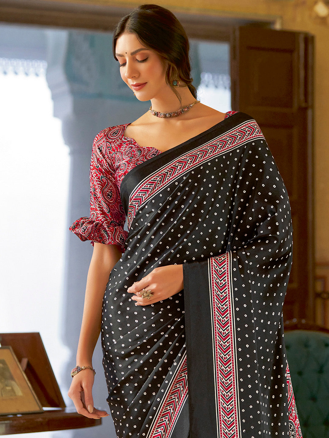 Women's Crepe Printed Designer Saree With Blouse Piece