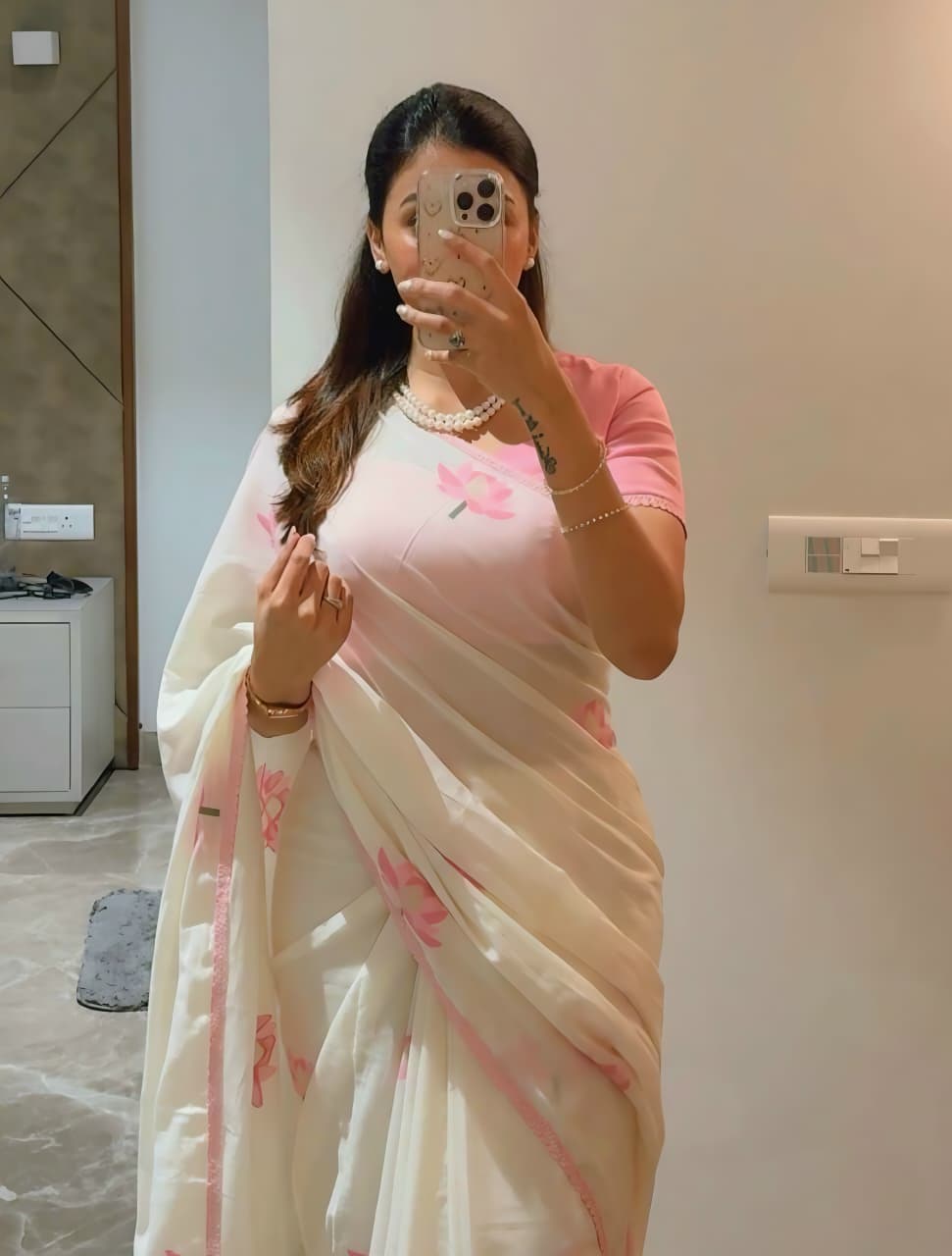 Soft-linen-saree-with-shaded-style-prints-pinkcrochet