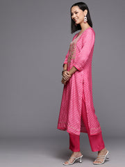 Women Women Pink Bandhani Printed Straight Kurta Paired With Tonal Bottom And Dupatta