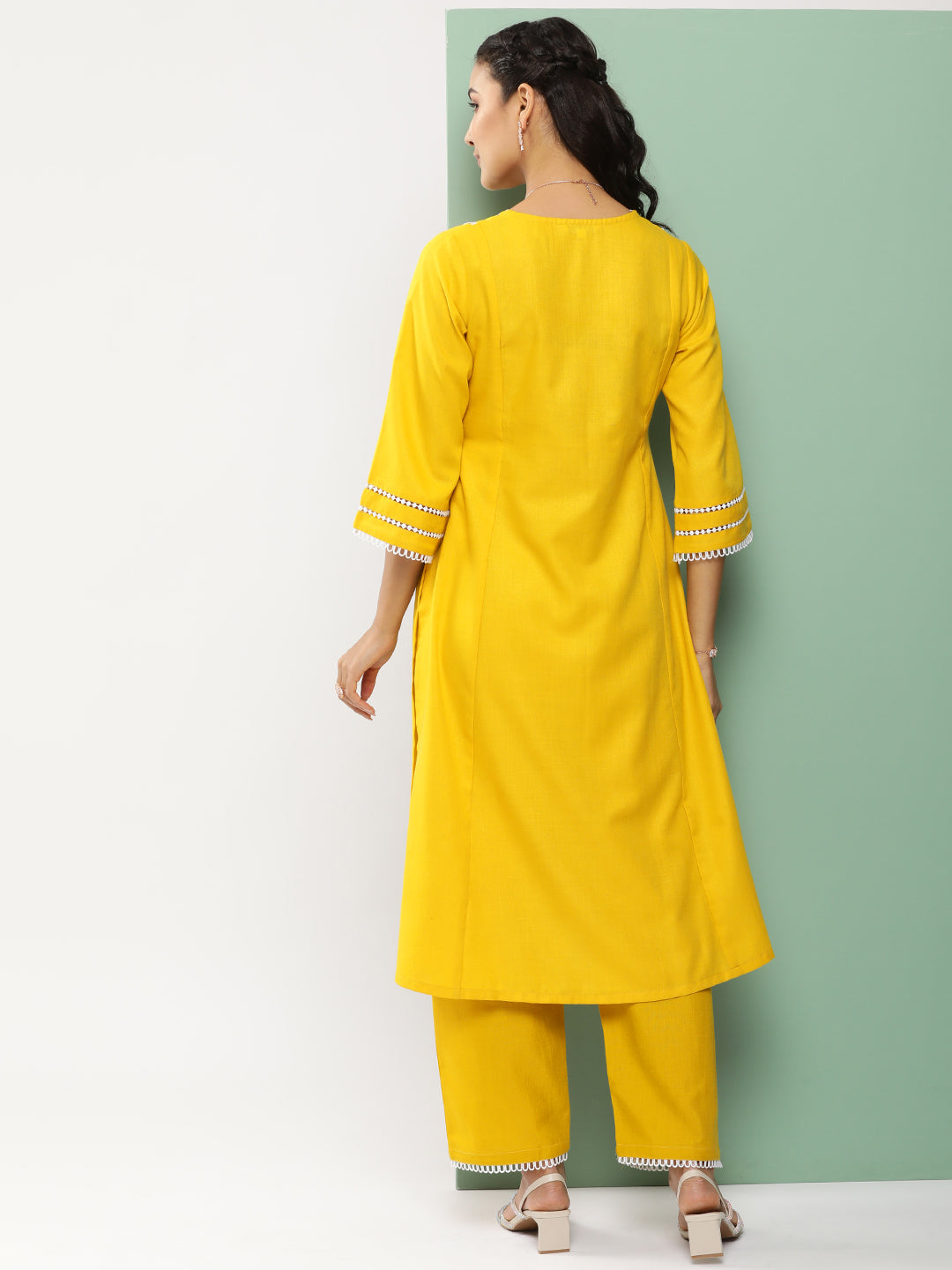 Women Ethnic Motifs Embroidered Regular Thread Work Kurta with Palazzos