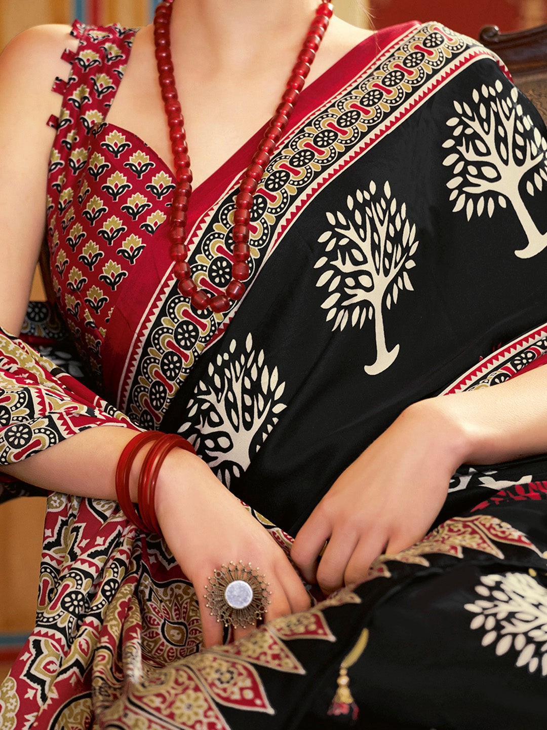 Women's Crepe Printed Designer Saree With Blouse Piece